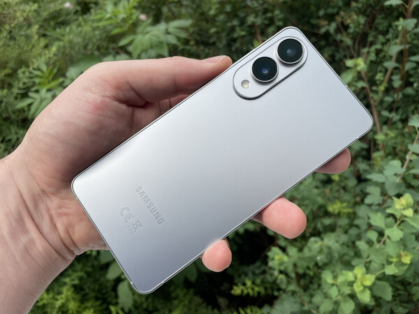 El Galaxy S25 Edge fue uno de los smartphones ultrafinos lanzados en 2025.