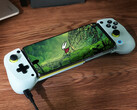 La versión 5.0 de GameHub también introduce mejoras en el rendimiento. En la imagen: Hollow Knight: Silksong ejecutándose en un teléfono Android. (Fuente de la imagen: GameSir y Steam - editado)
