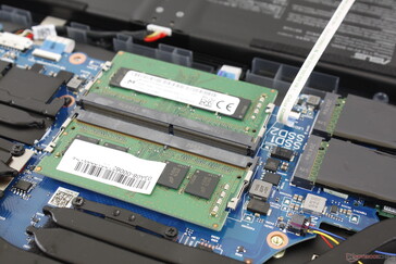 2 ranuras SODIMM accesibles. No notamos ningún ruido electrónico en nuestra unidad de prueba