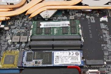 2x SODIMM y 2x M.2 2280 con soporte para PCIe 3.0 x4
