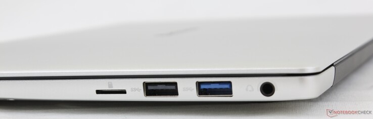 Derecho: Lector MicroSD, USB-A 2.0, USB-A 3.0, auriculares de 3,5 mm