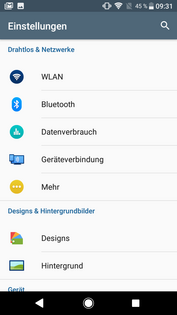 El menú de configuración tiene algunos cambios menores en la interfaz de usuario de la versión estándar de Android.