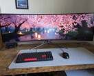 Titan Army C49C1S con flores de cerezo japonesas en la pantalla