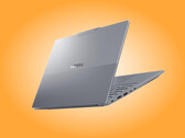El ThinkBook 14 Gen Q8Y en su acabado Luna Grey.
