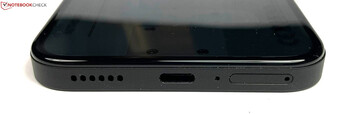 Parte inferior: altavoz, USB-C 2.0, micrófono, doble SIM