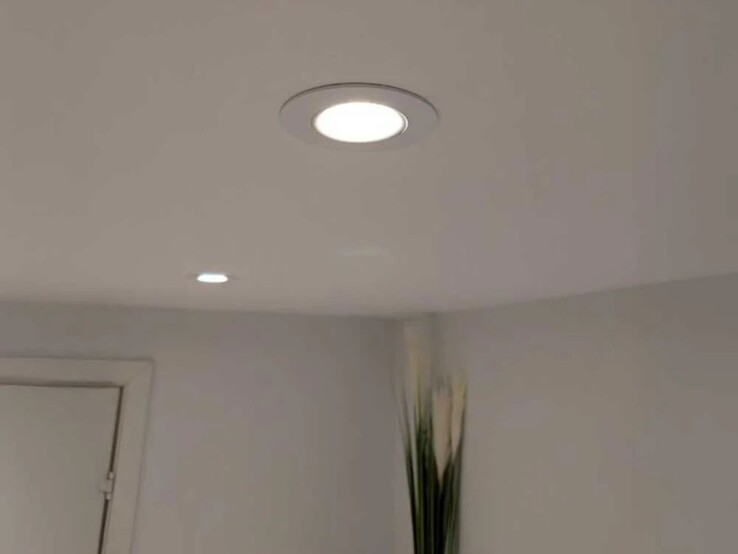 El downlight LED LightSolutions Hilux DS8 Tilt 360 ShellyX