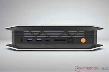 Bosgame M5 - Conexiones en la parte delantera
