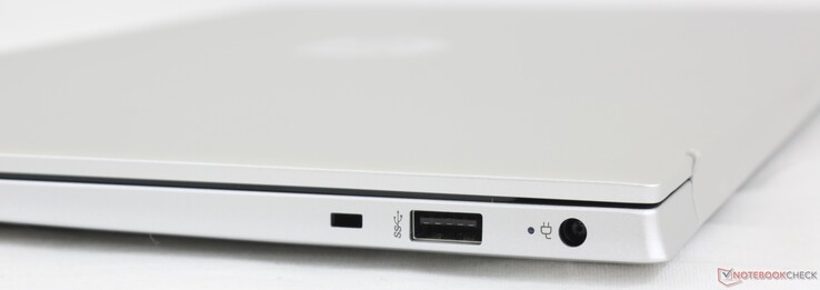 A la derecha: Puerto de bloqueo, USB-A (5 Gbps), adaptador de CA