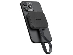 La NX-P4MG, compatible con MagSafe, cuesta unos 188 dólares en Japón. En la imagen: la unidad SSD portátil acoplada a un iPhone. (Fuente de la imagen: Nextorage)