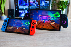 Nintendo Switch OLED vs. OneXplayer X1 Pro - Los Pitufos 2. (Fuente de la imagen: Marc Herter/ Notebookcheck)