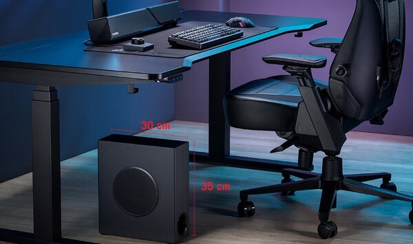 El subwoofer es lo suficientemente pequeño como para caber debajo o incluso encima de su escritorio.