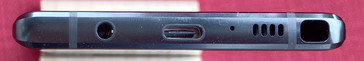 Abajo: Conector de audio de 3,5 mm, puerto USB-C, micrófono, altavoz, S Pen
