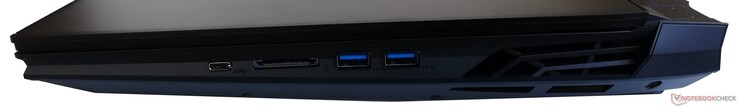 Lado derecho: 1x USB 3.1 Gen1 Tipo C, lector de tarjetas SD UHS-II, 2x USB 3.1 Gen1 Tipo A