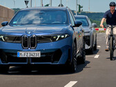 BMW Neue Klasse: Protección activa para ciclistas. El cierre electrónico de las puertas impide que los ocupantes las abran cuando se aproxima un ciclista.