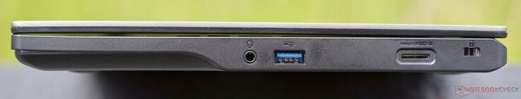 Derecha: Toma de audio, USB-A 3.2 Gen1 (5 GBit/s), lector de tarjetas microSD, bloqueo Kensington