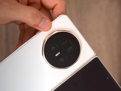 Algunos YouTubers ya están probando el Honor Magic V5. También se incluyen comparaciones con el Magic V3 y el Oppo Find N5. (Fuente de la imagen: Tech Tablets)