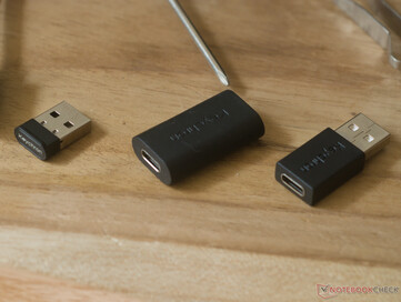 Adaptadores de USB-A a USB-C y mochila USB-A Keychron K3 HE