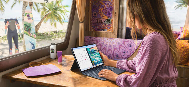 Lenovo Yoga Tab Gen 2 mostrada en un entorno cotidiano