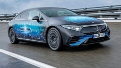 La batería de estado sólido de este EQS permite recorrer 620 millas con carga. (Fuente de la imagen: Mercedes)