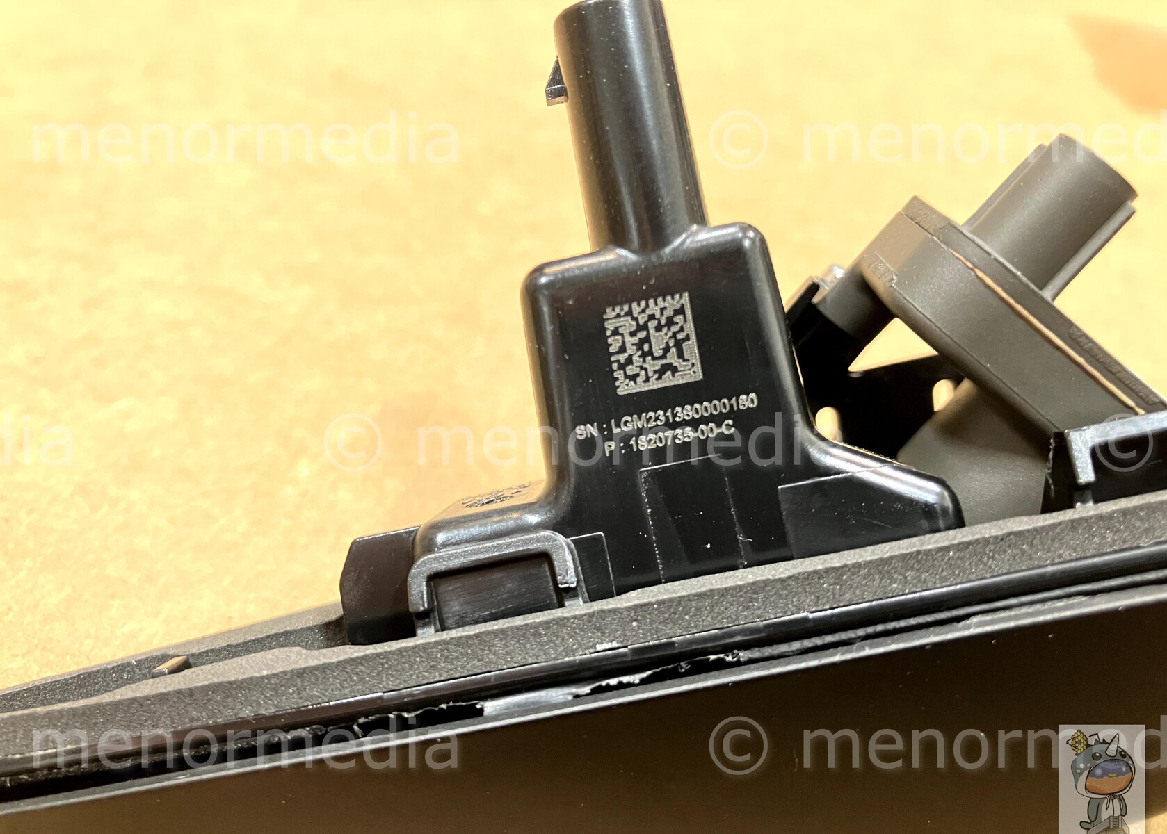 Tesla HW4 vs HW3 diseño del indicador lateral y las especificaciones de