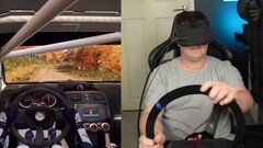Una imagen del YouTuber probando la cabeza en sim racing (Fuente de la imagen: CNCDan; captura de pantalla recortada)