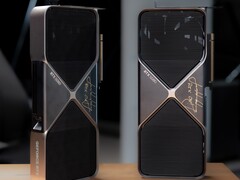 Dos tarjetas Founders Edition firmadas por Jensen Huang. (Fuente de la imagen: Nvidia) 