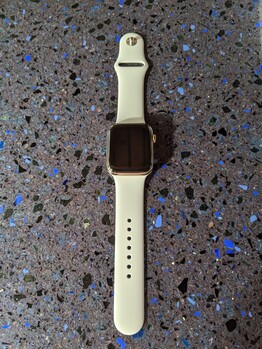 Apple Watch Serie 5: 44 mm, chasis de acero inoxidable, correa de deporte