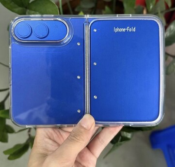 Filtrada una unidad ficticia del iPhone Ultra/Fold en una funda.