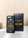 Una mirada a la caja de la Edición Moschino y su embalaje