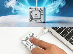 Dos imágenes promocionales del un transmisor inalámbrico.