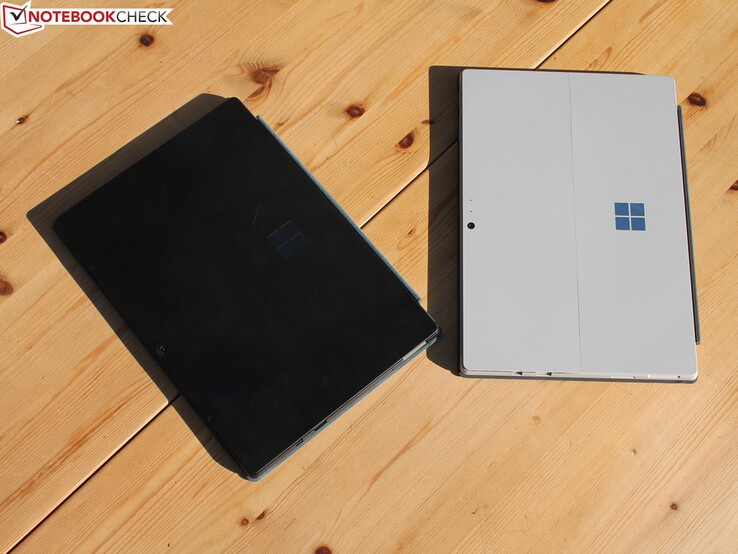 Microsoft Surface Pro 6 i5 en plata (derecha)