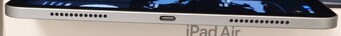 Derecha: altavoz, puerto USB-C