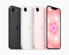 Mientras que el iPhone 16e sólo está disponible en blanco y negro, Apple ofrece el iPhone 17e en un colorway adicional rosa claro.