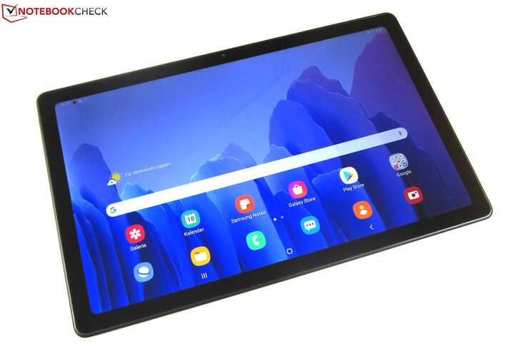 Con 477 gramos (~1 lb), el Samsung Galaxy Tab A7 LTE es relativamente ligero para una tableta de 10,4 pulgadas, y con su estuche delgado de 7 mm (~0,3 pulgadas), es cómodo de sostener.