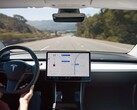 Un Model 3 circulando con Autopilot (imagen: Tesla)