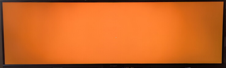 Los colores también parecen más oscuros y menos saturados hacia los bordes.