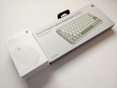 Frontal del embalaje. (Fuente de la imagen: Notebookcheck)