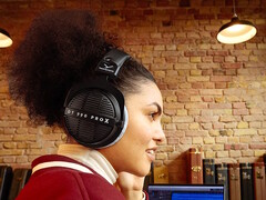 Beyerdynamic presenta los auriculares de estudio profesionales DT 990 PRO X con un diseño de dorso abierto para la producción de audio. (Fuente de la imagen: Beyerdynamic)