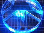 El robot biohíbrido está iluminado por la luz