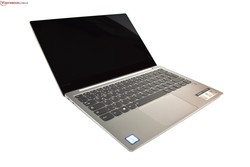 El Lenovo Yoga S730-13IWL / IdeaPad 730s-13IWL revisión de portátiles. Dispositivo de prueba cortesía de Notebooksbilliger.de.