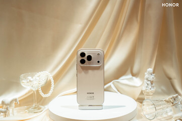 El Honor 600 Pro en colorway blanco dorado
