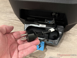 Cable de alimentación retráctil para la fuente de alimentación