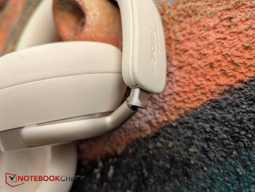 Los auriculares se pueden plegar 90 grados