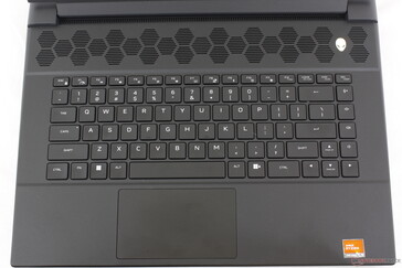 Disposición del teclado casi idéntica a la del Alienware x16 R1