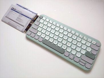 Contenido del paquete. (Fuente de la imagen: Notebookcheck)