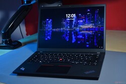 en revisión: Lenovo ThinkPad X13 G4, muestra de revisión proporcionada por