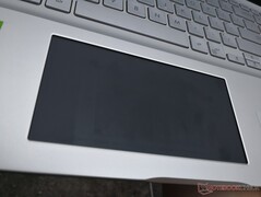 ScreenPad al aire libre en un día nublado
