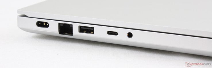 Izquierda: Adaptador de CA, Gigabit RJ-45, USB 3.1 Gen. 1 Tipo-A, USB 3.2 Gen. 2 Tipo-C, 3.5 mm combo audio