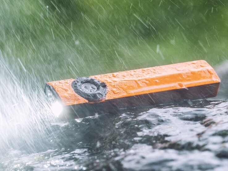 La Olight ArkPro Ultra cuenta con una resistencia al agua con clasificación IPX7.