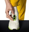 Un accesorio de clip para correr para la Xiaomi Smart Band 8 te permite engancharla a tu entrenador. (Fuente de la imagen: Xiaomi)